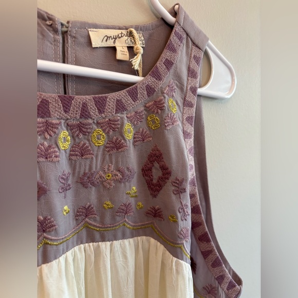 Mystree  Embroidered Yoke Dress Crinkle Chiffon Cream Gold Lavender NWT Large - Picture 4 of 8